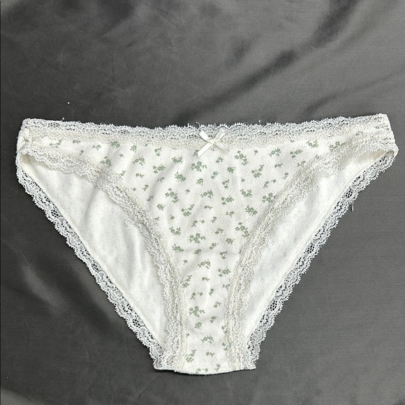 Brandy Melville Intimates & Sleepwear Brandy Melville Floral Lace